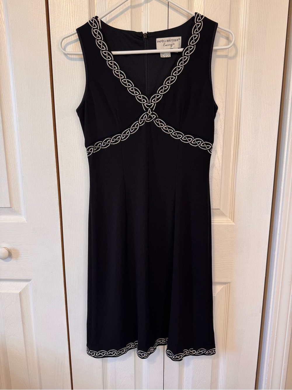 Papell Classic Black VNeck Sheath SleevelessDress Silver Trim Back Zipper Sz 4P - Picture 3 of 11